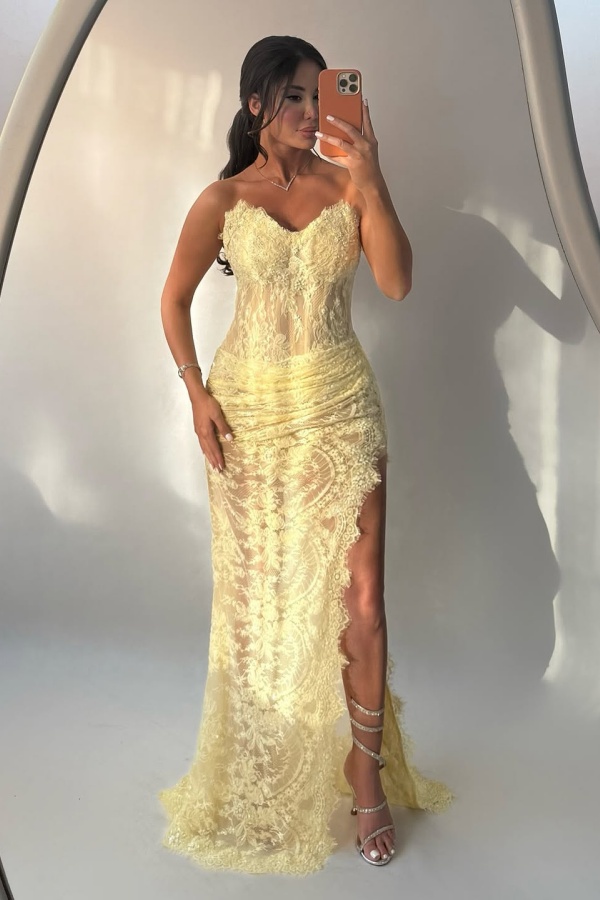 Lussooy Elegant Sweetheart Daffodil Lace Sleeveless Prom Dress with Split