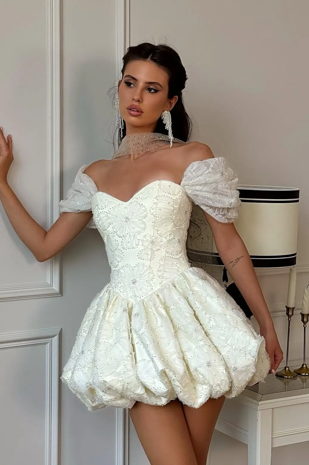 Cream White V-Neck Sleeveless Off-The-Shoulder High-Waisted Short Ball Gown Homecoming Dress With Sequins | PM0120 Wellcucu