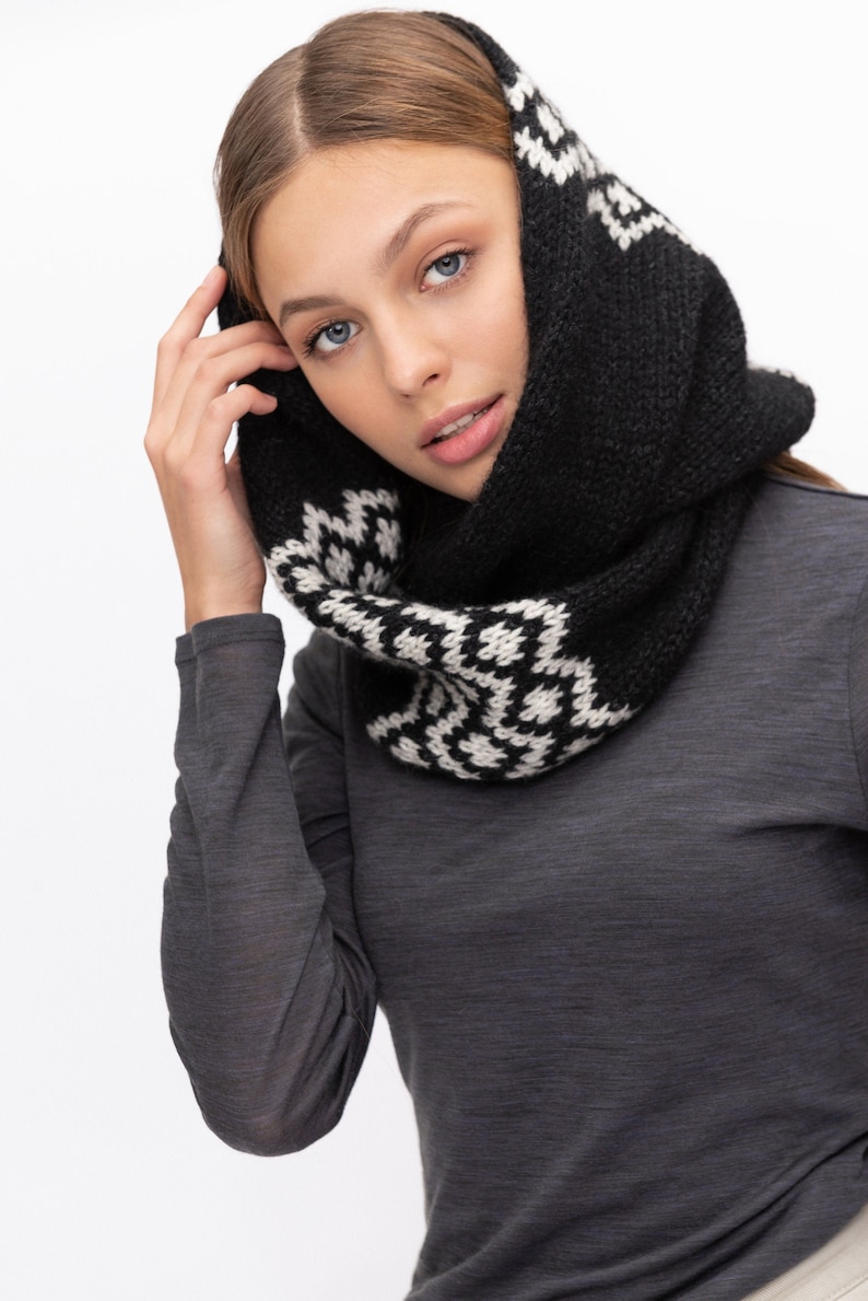 Green Toque Women 100% Merino Wool Everyday Knit Infinity Scarf