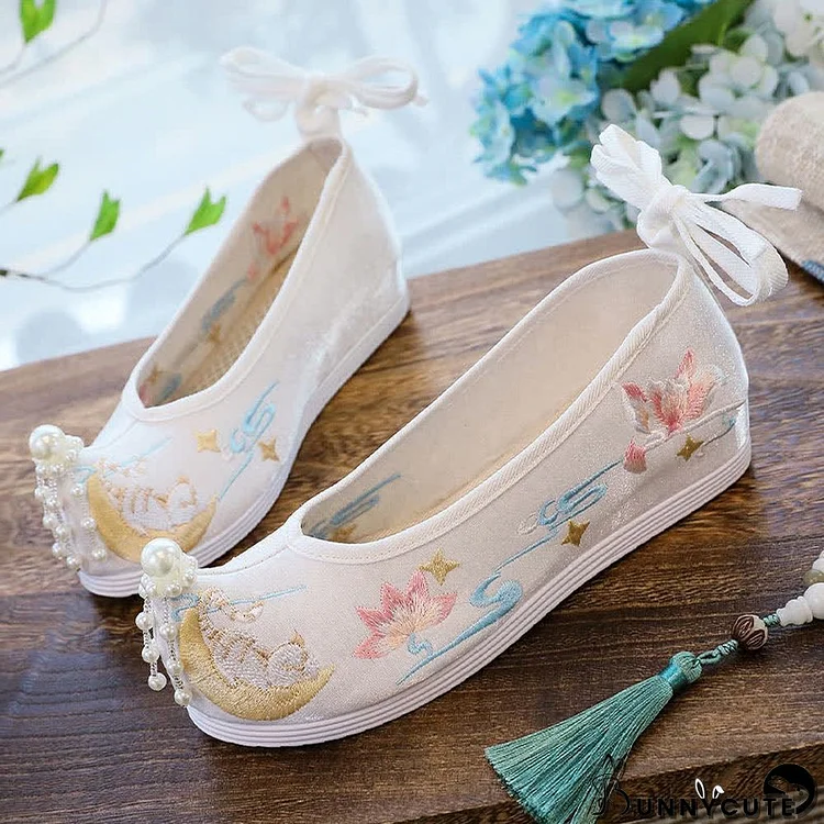 Vintage Lotus Moon Embroidery Pearl Lace Up Flats Shoes