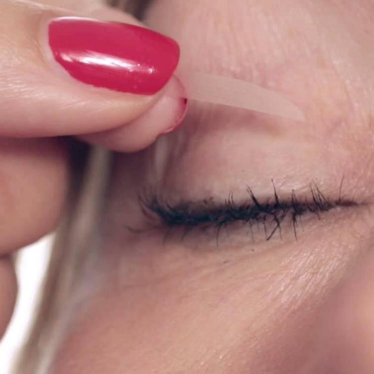 anti aging eyelid tape contains 100 strips