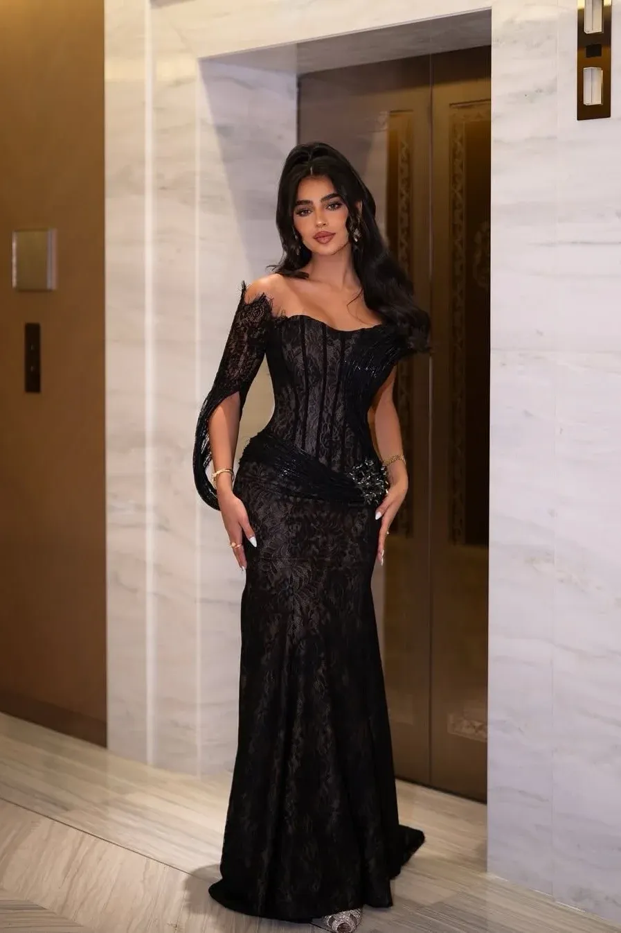 Black Lace V-Neck Off-the-Shoulder Strapless Long Sleeves Long Mermaid Prom Dress With Pleated | ZA0453 Wellcucu