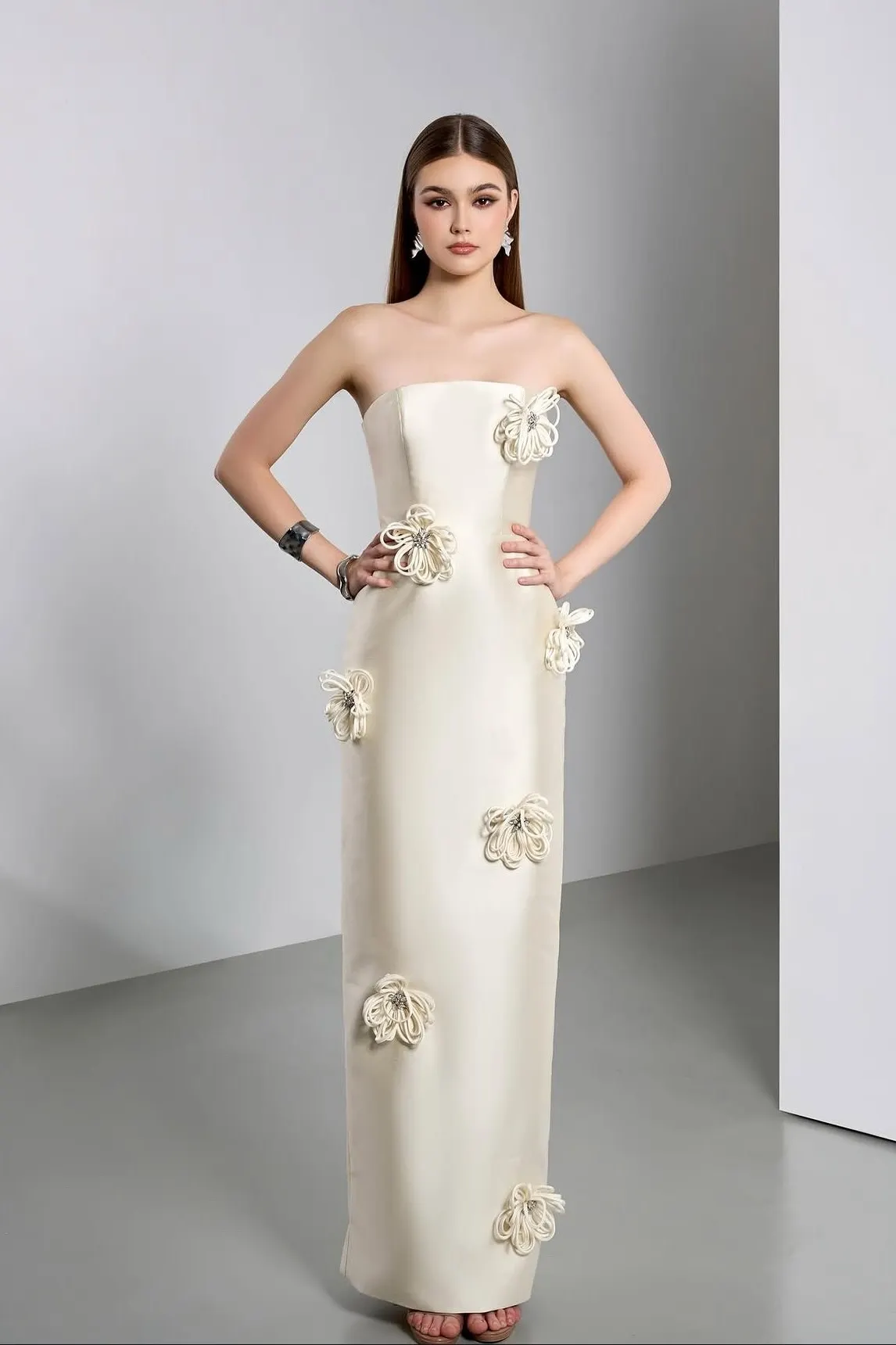 Lussooy Elegant Strapless Ivory Evening Dress Column Floor Length in Satin with Flower