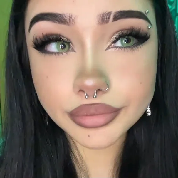 Aprileye Queen Green