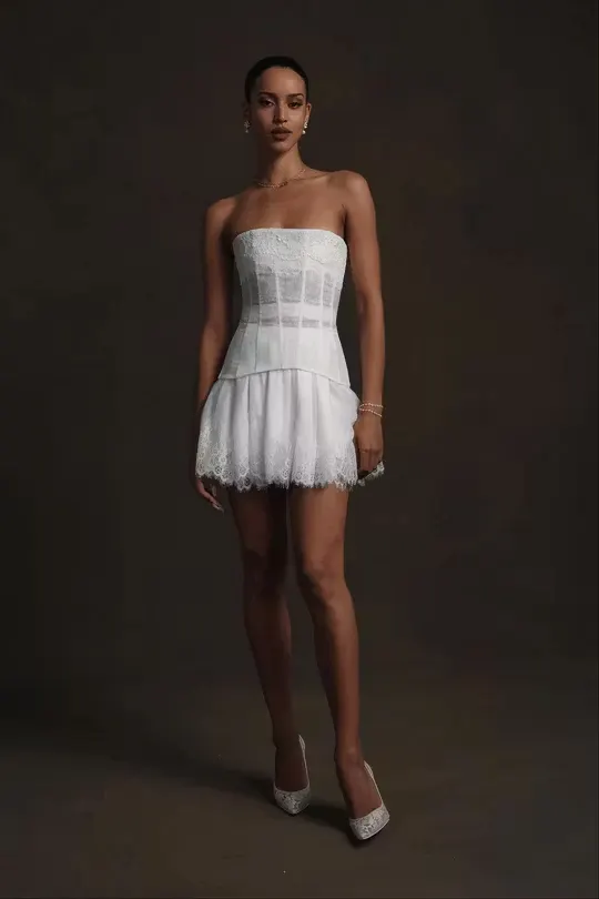 Graceful Lace Strapless Sleeveless High-Waisted Short Pleated Homecoming Dress | ZJ0129 Wellcucu