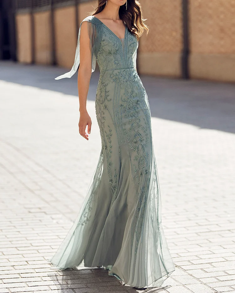 Elegant lace V-neck maxi dress gown