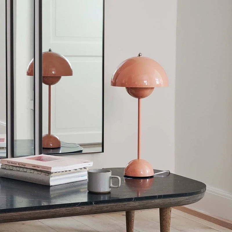 Minimalist Metal Table Lamp Creative Beside Lamp