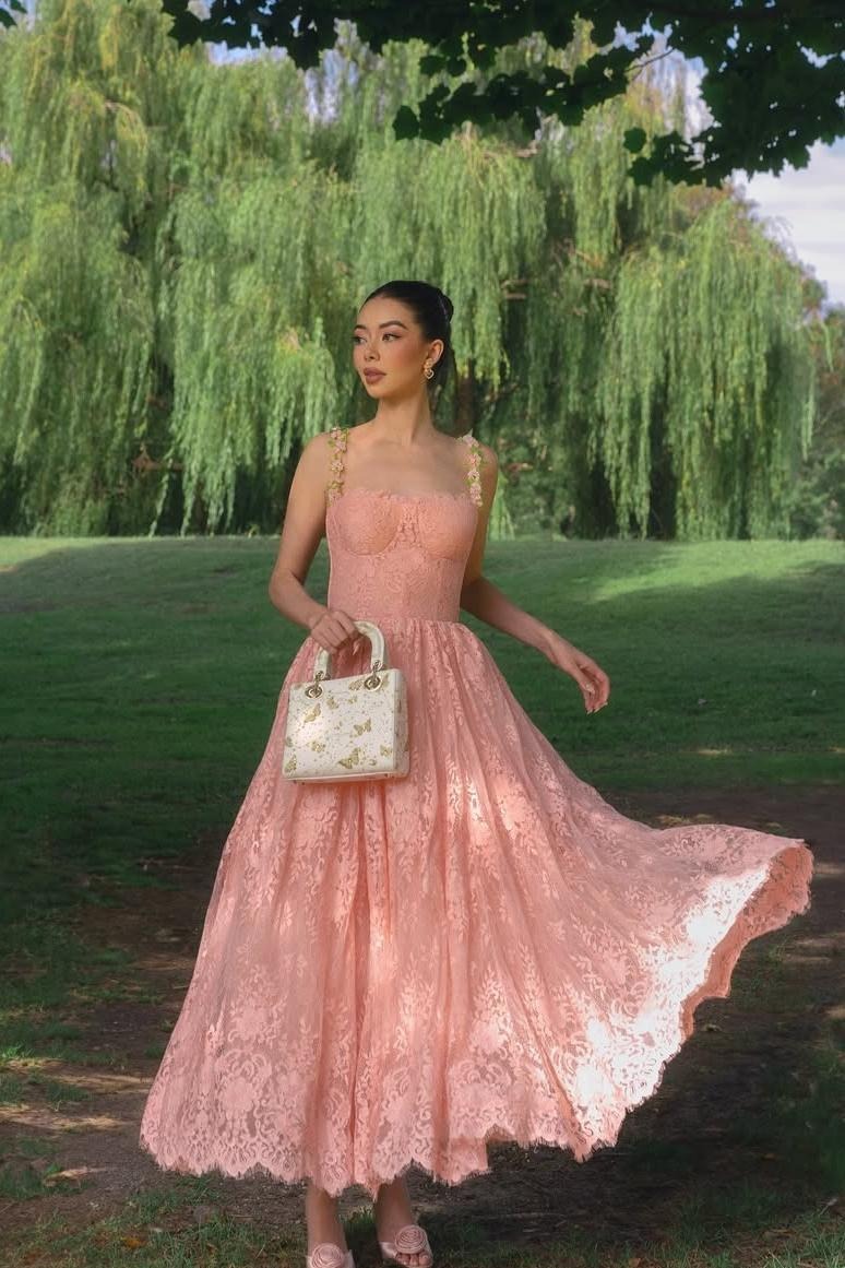 Lussooy Straps Sweetheart Sleeveless Evening Dress With Lace Appliques