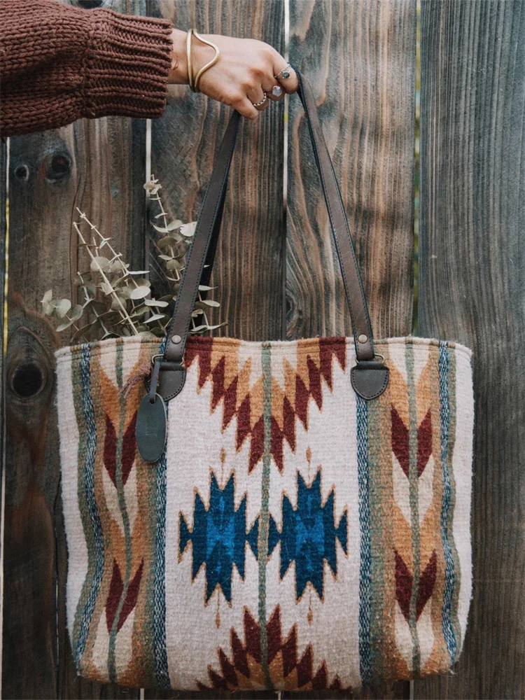 Western Aztec Pattern Knit Tote Bag