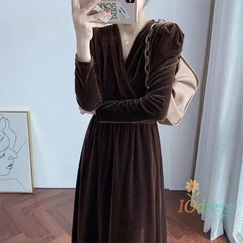 IO Dress Frosty New Women's Clothing, High-end Style, Retro V-neck Gold Velvet Dress