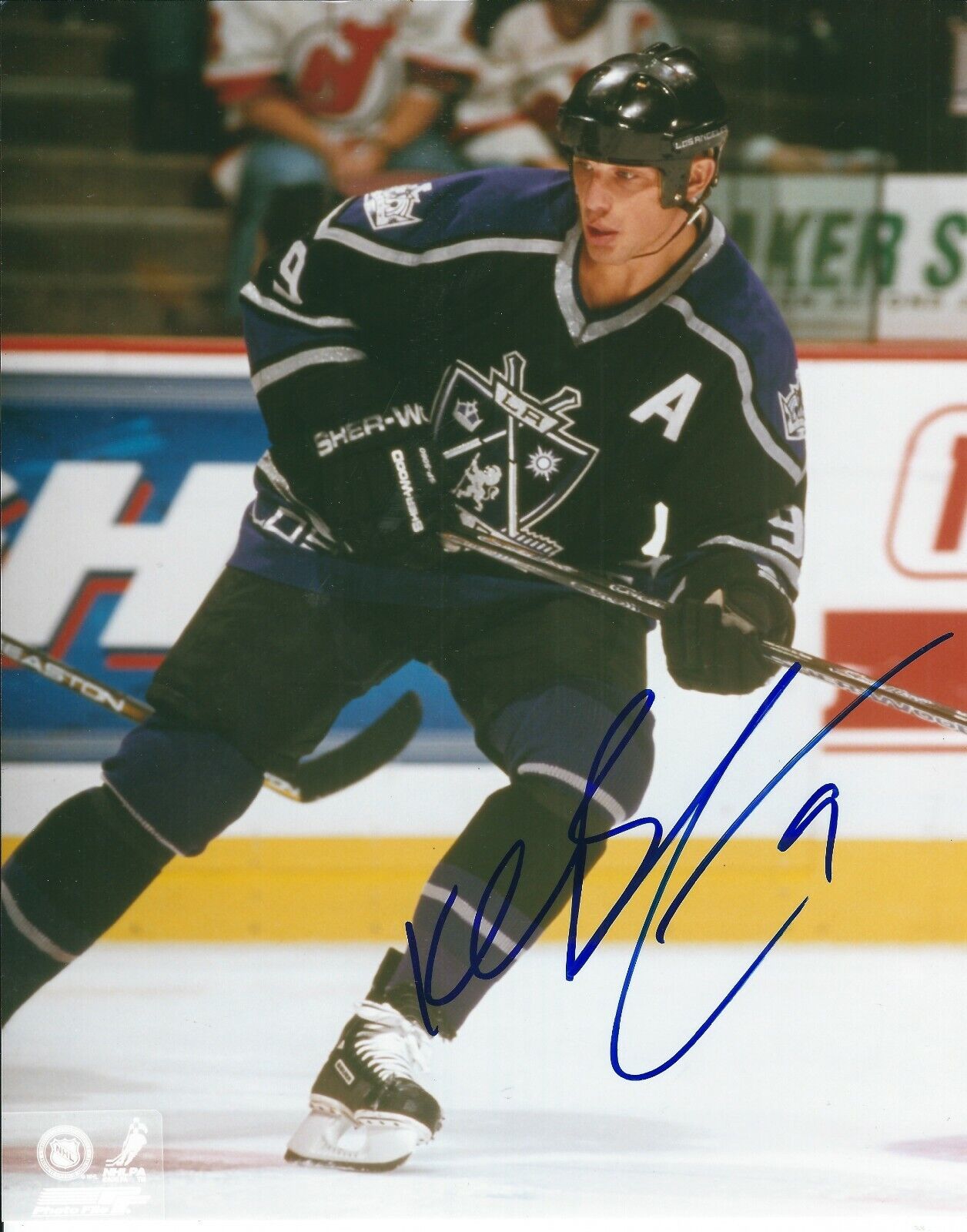 Signed 8x10 KELLY BUCHBERGER Los Angeles Kings Autographed Photo Poster painting - COA