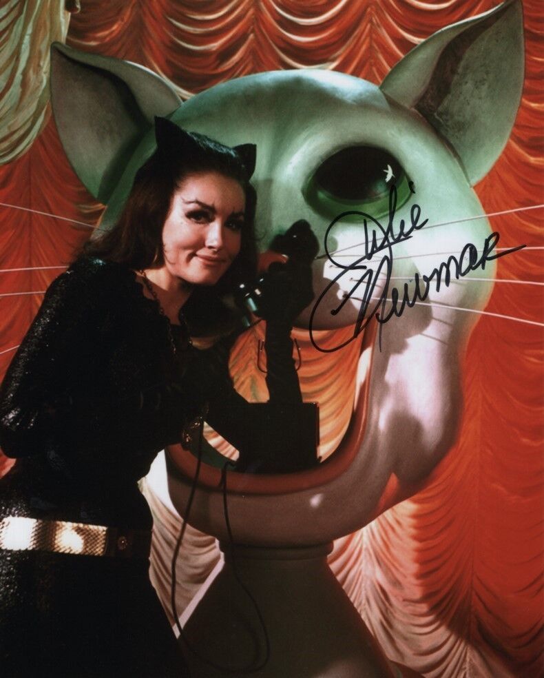 JULIE NEWMAR signed autographed BATMAN CATWOMAN Photo Poster painting