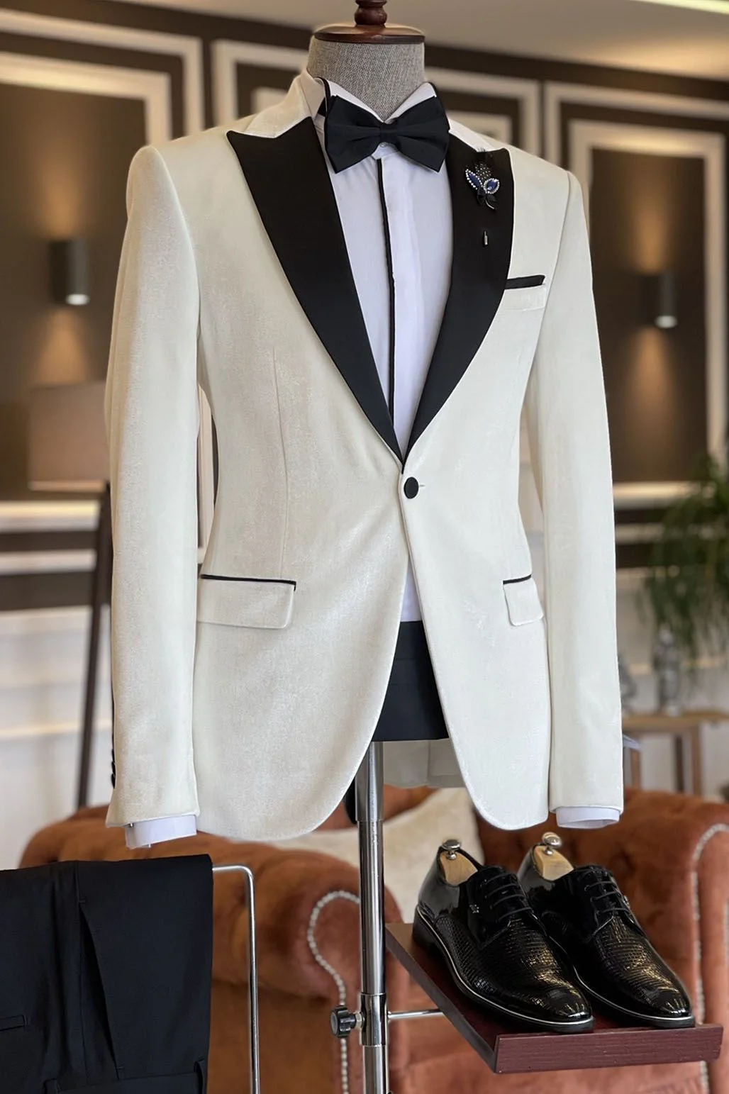Fashion 2 Pieces White Suit For Reception With Peaked Lapel Party Online