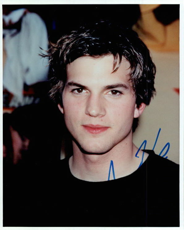 Ashton Kutcher (That 70's Show) in-person signed 8x10 Photo Poster painting