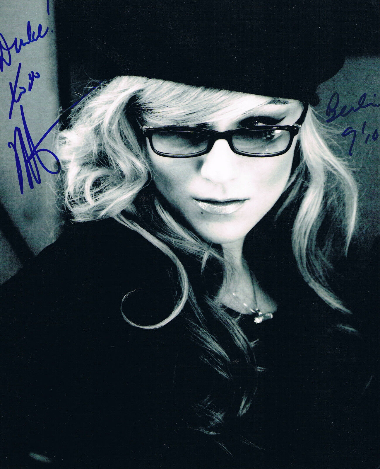 Melodie Gardot 1985- genuine autograph 8x10