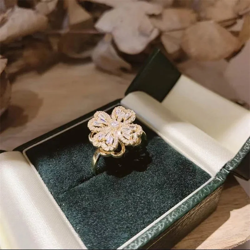Rotatable four-leaf clover ring women