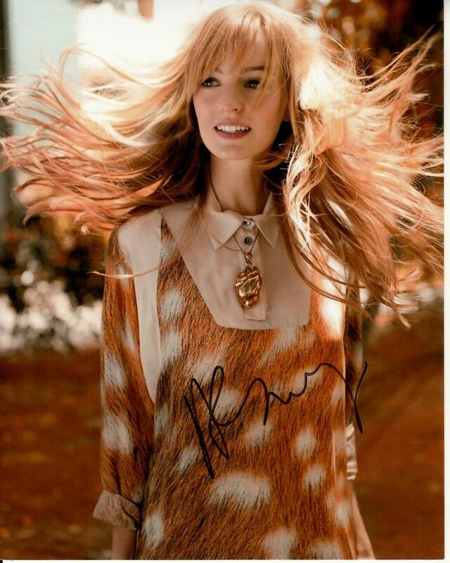 AHNA O'REILLY hand-signed SEXY OUTDOOR WINDBLOWN HAIR 8x10 uacc rd coa IN-PERSON