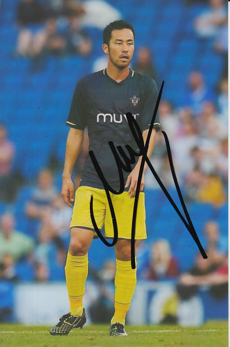 SOUTHAMPTON HAND SIGNED MAYA YOSHIDA 6X4 Photo Poster painting 10.