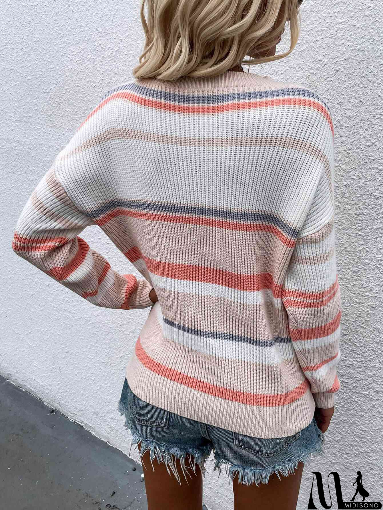 MidiSono - Chic and Versatile Sweater