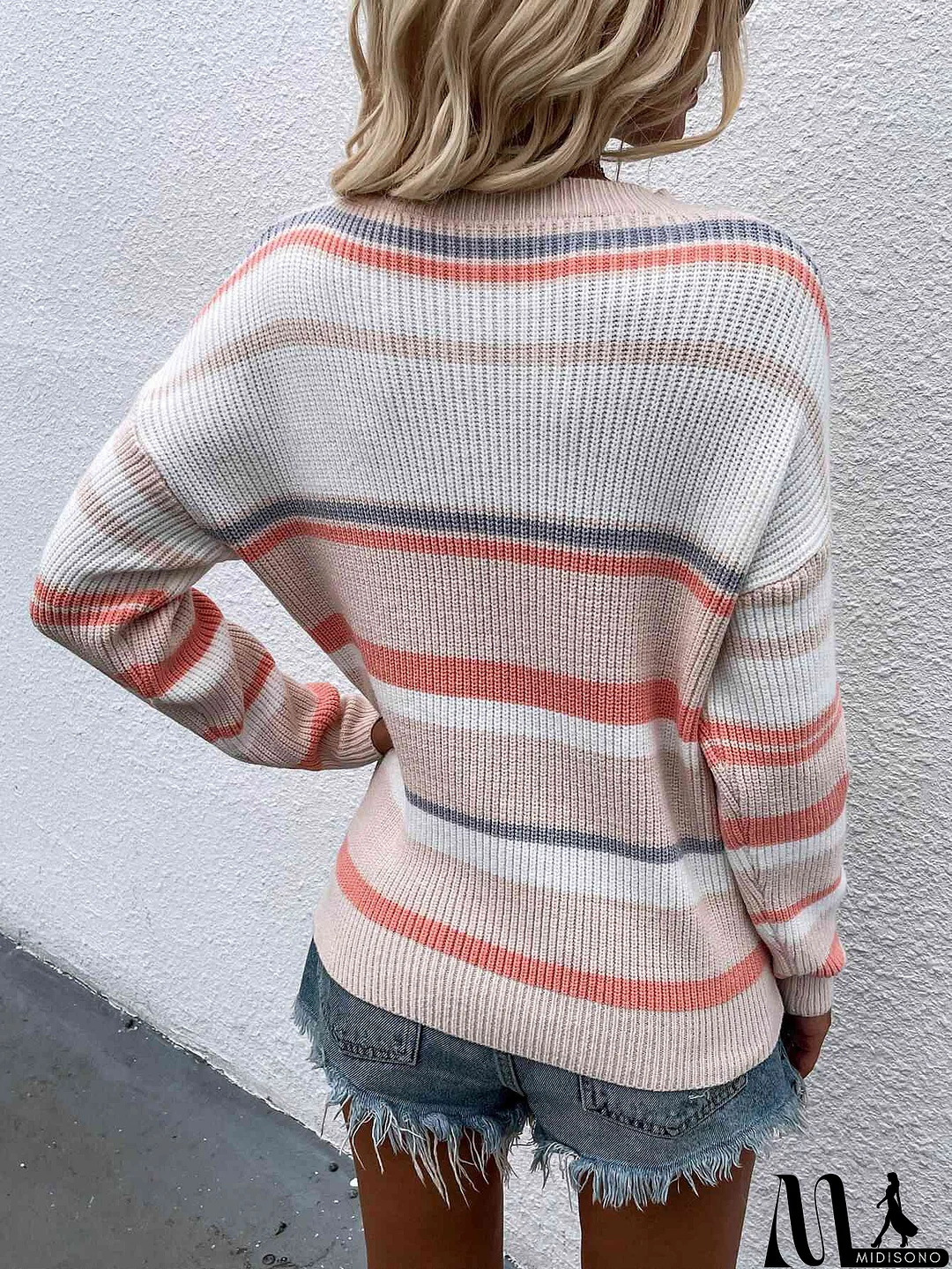 MidiSono - Chic and Versatile Sweater