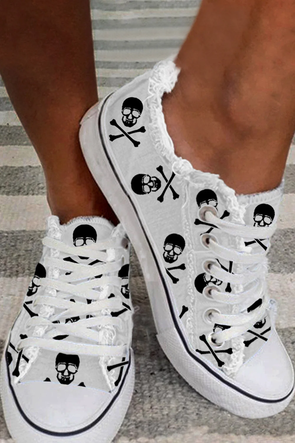 Skull Print Lace-up Frayed Canvas Sneakers