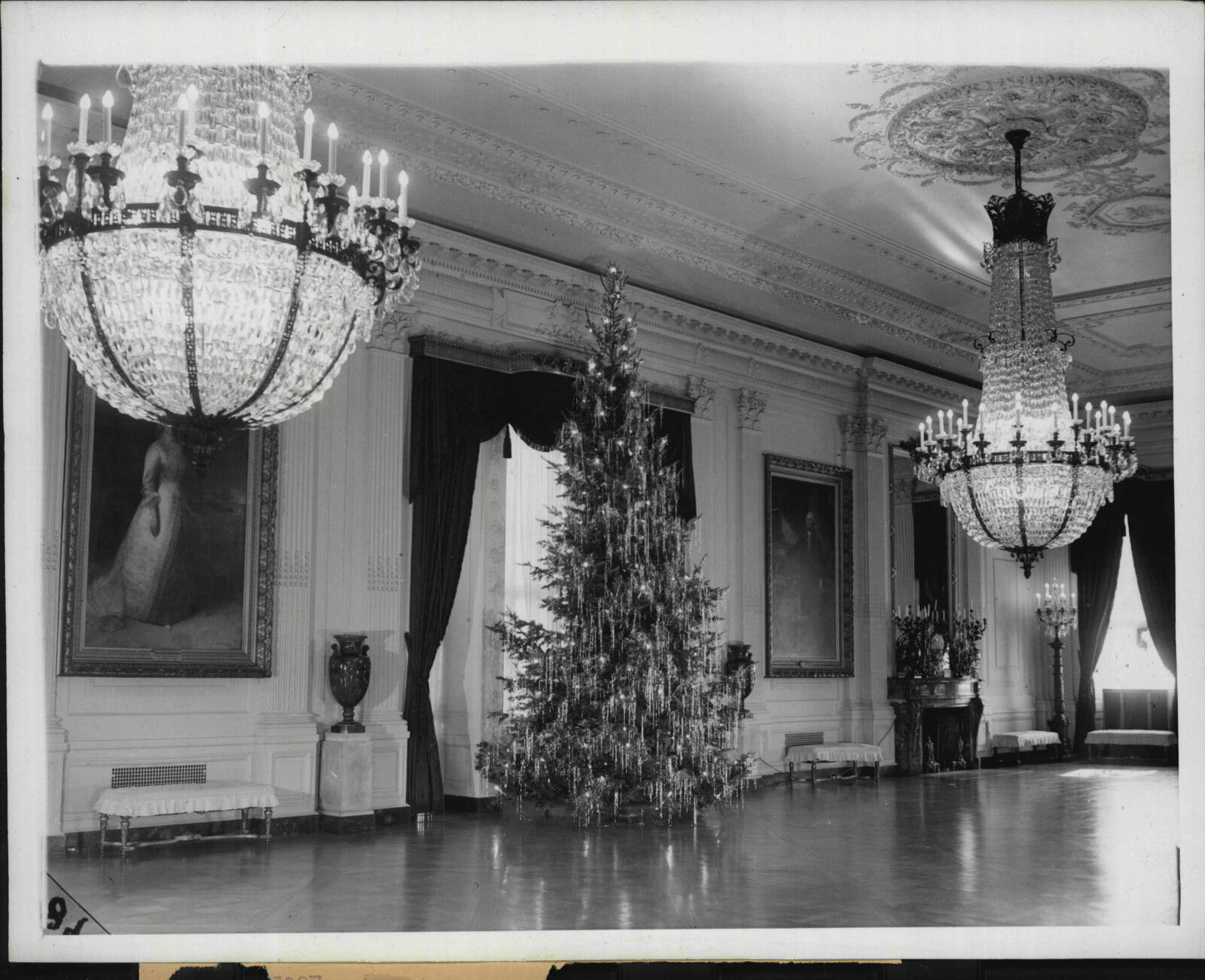 1939 Christmas Tree in the White House East Room Press Photo Poster painting