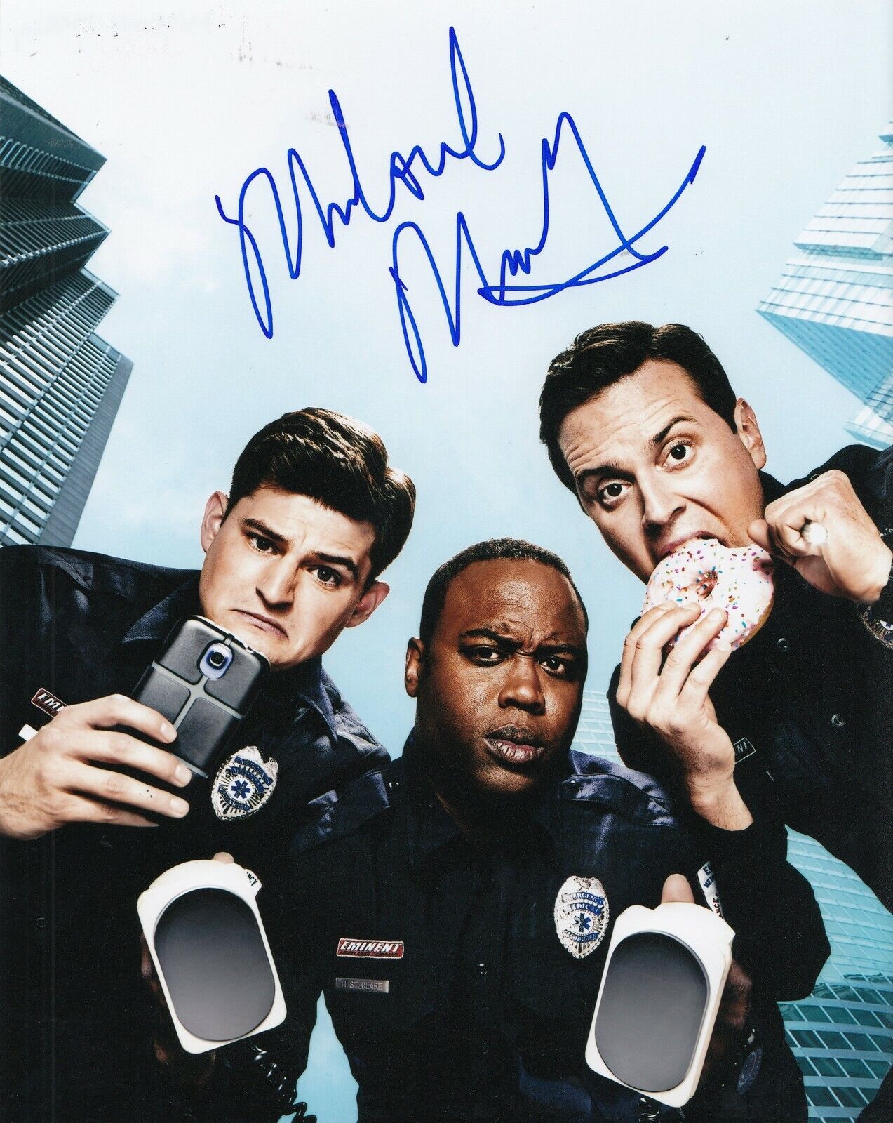 MICHAEL MOSLEY signed (SIRENS) TV SHOW Autographed *Johnny* 8X10 Photo Poster painting W/COA #2