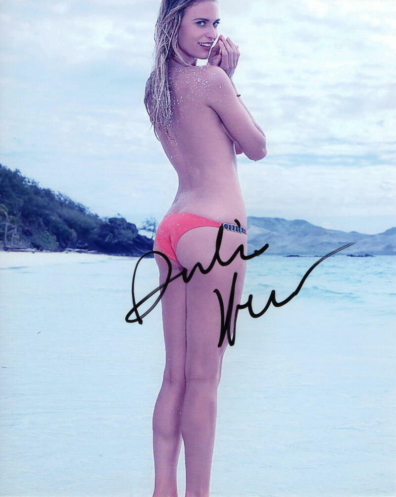 JULIE HENDERSON SIGNED AUTOGRAPH 8X10 Photo Poster painting - SEXY SPORTS ILLUSTRATED SWIM MODEL