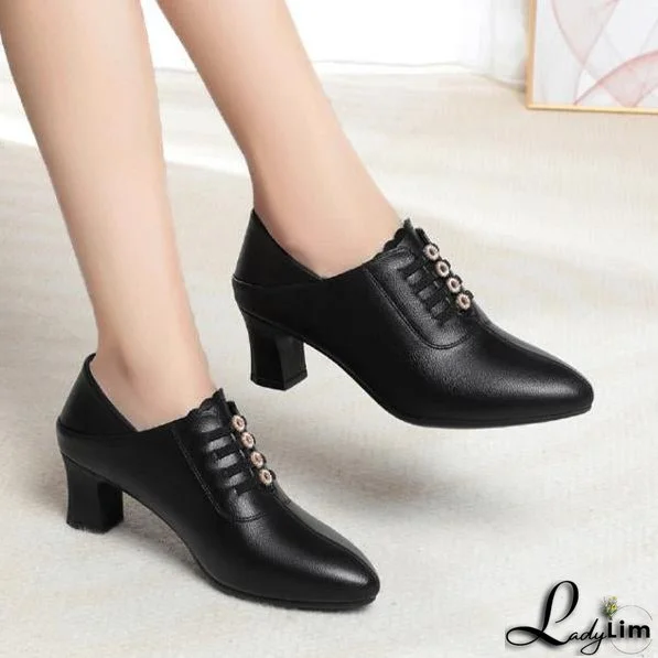 Fashionable and Minimalist winter Shoes