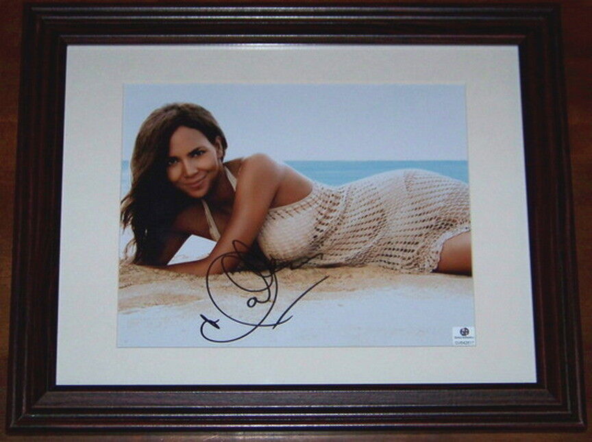 FLASH SUPER SALE! Halle Berry Signed Autographed 8x10 Photo Poster painting GV GA GAI COA!