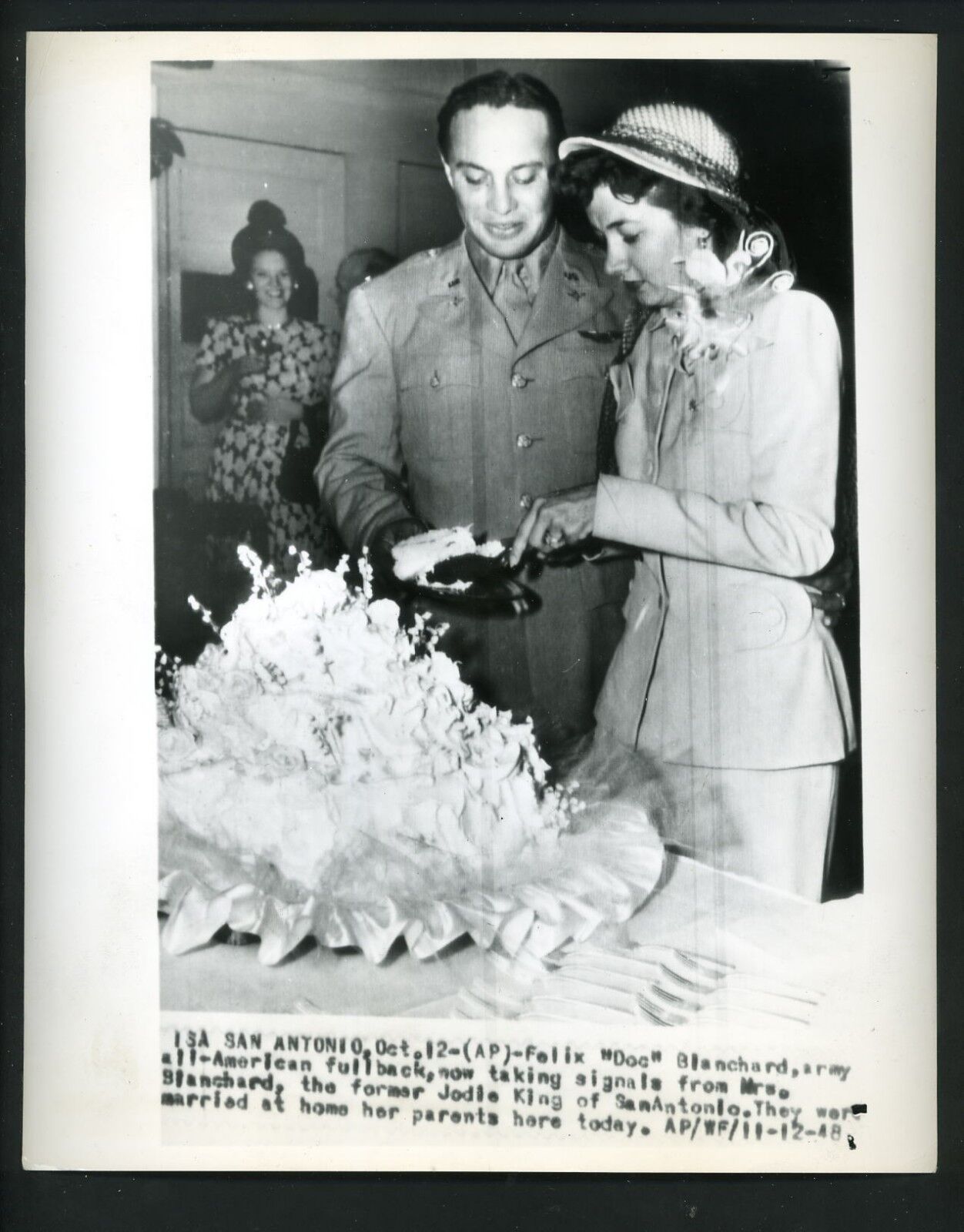 Doc Blanchard marries Jody King San Antonio 1948 Press Photo Poster painting wedding cake ARMY