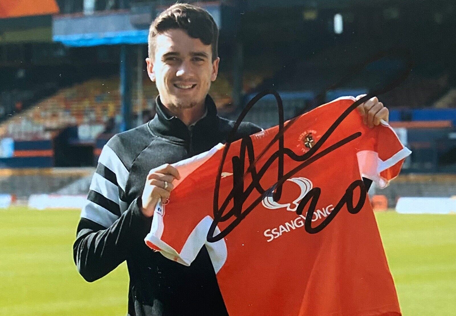 Alex Gilliead Genuine Hand Signed 6X4 Photo Poster painting - Luton Town