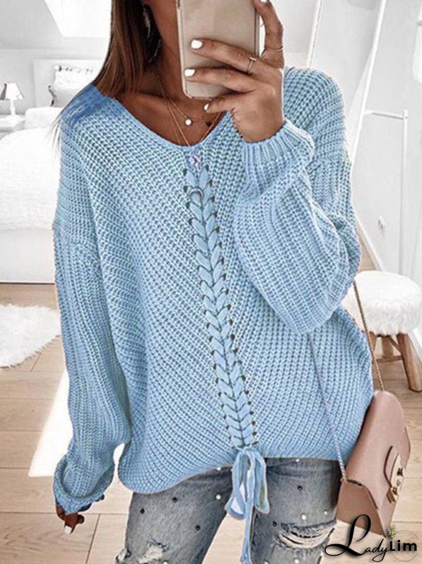 Fashionable and Minimalist Pullover