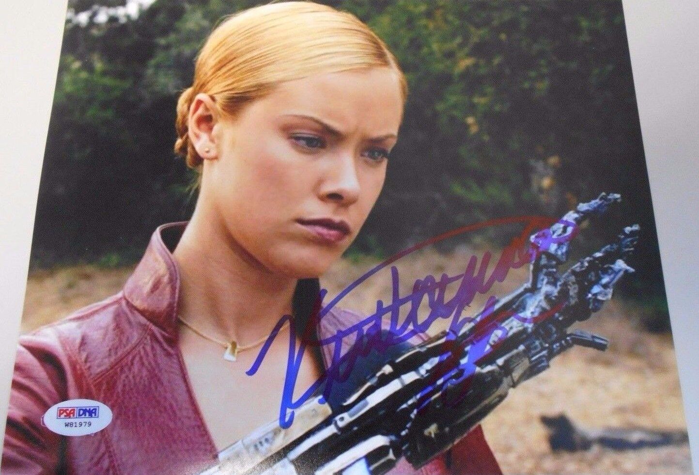 CHRISTINNA LOKEN * ACTRESS - TERMINATOR * HIGH QUALITY 8x10 HAND SIGNED PSA/DNA