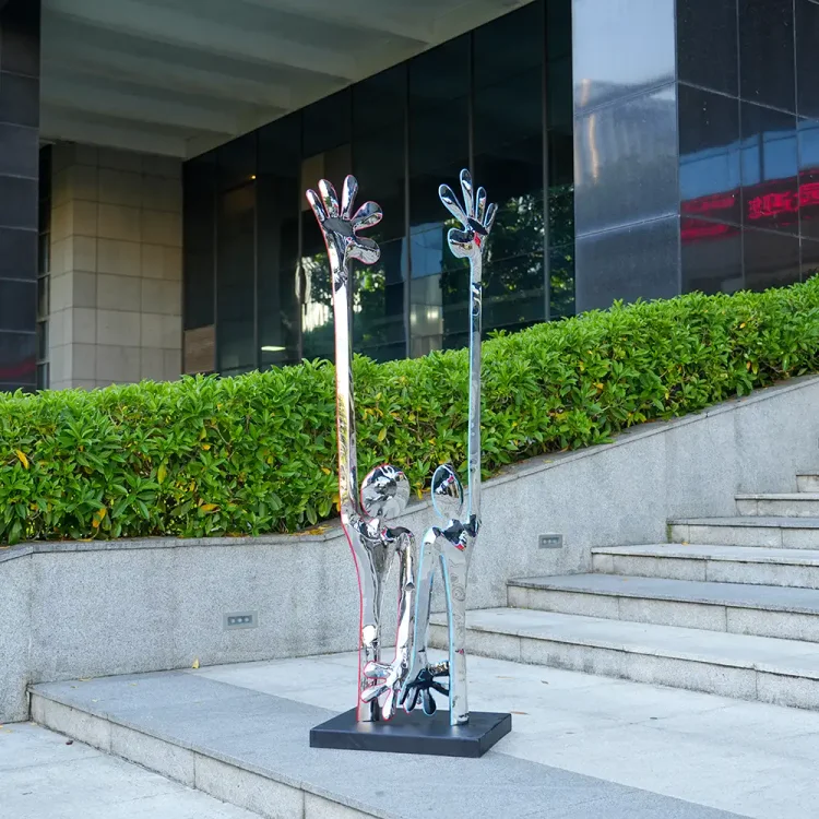Santi Flores Sculpture Mirrored stainless steel humanoid abstract sculpture