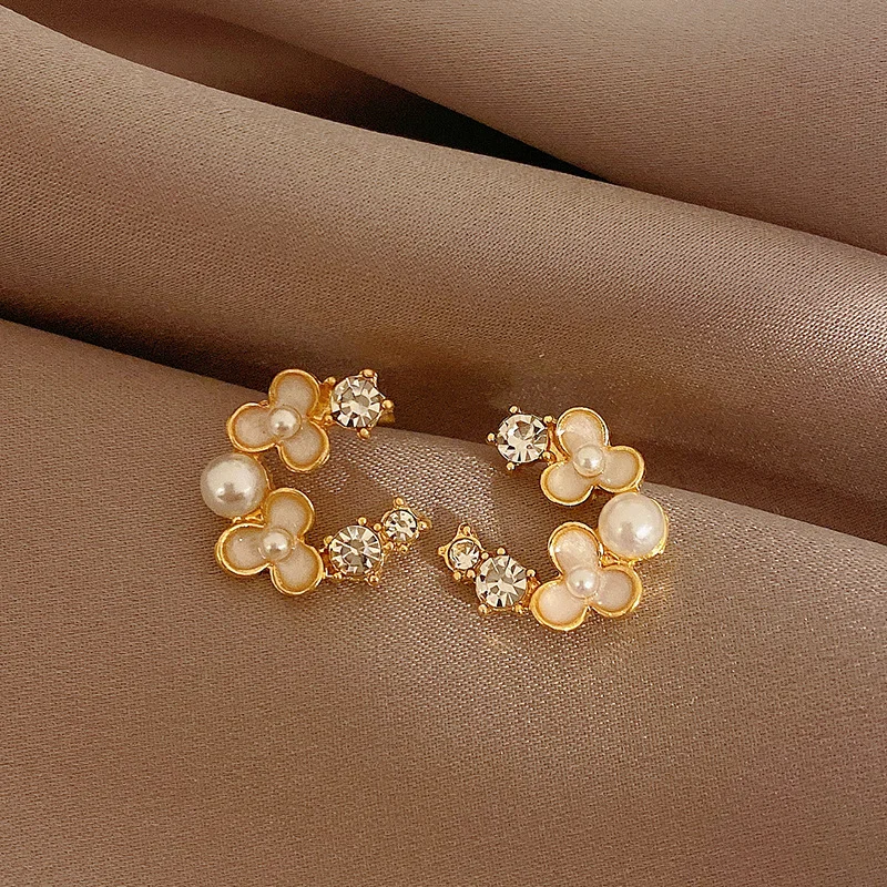 Flower Pearl Stud Earrings