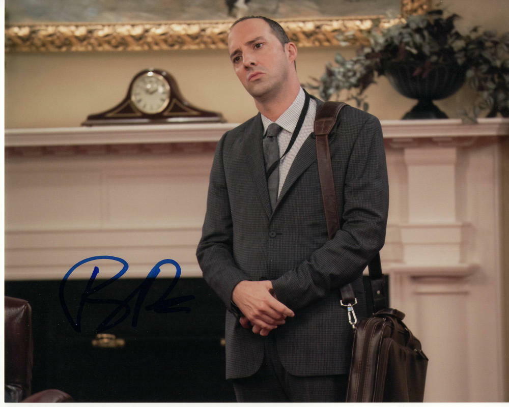 TONY HALE SIGNED AUTOGRAPHED 8X10 Photo Poster painting -TOY STORY, VEEP, ARRESTED DEVELOPMENT 4