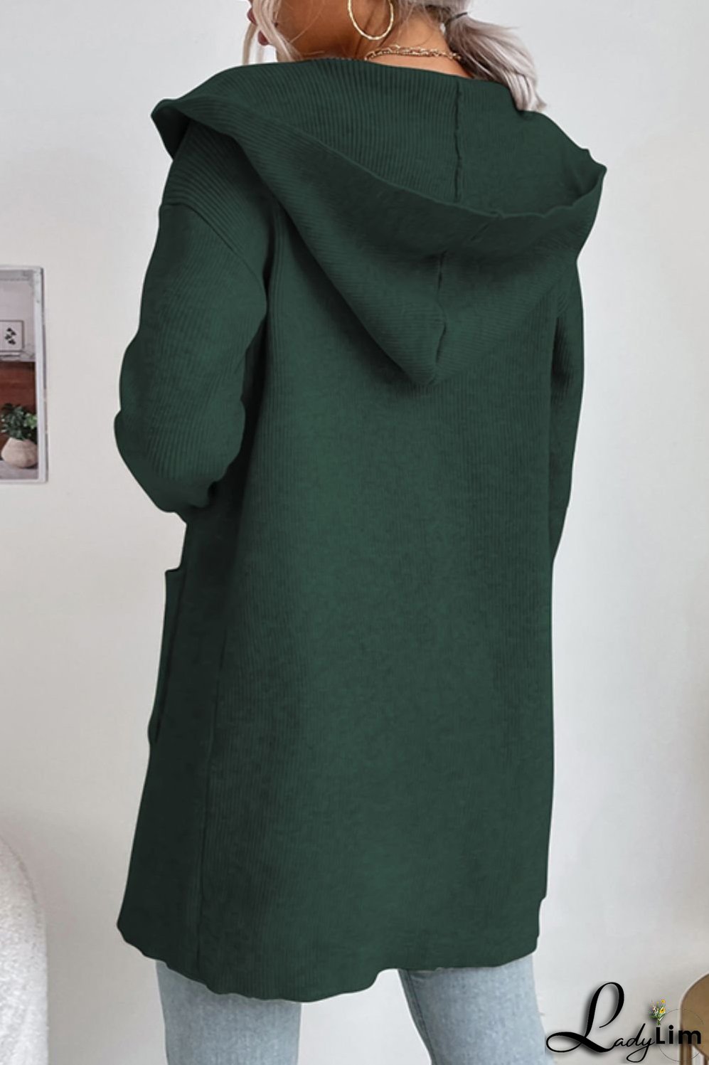 Effortless and Trendy Cardigan