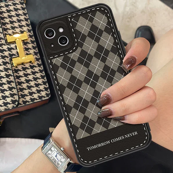 Checkerboard Peel Apple 13/14 Series Phone Case