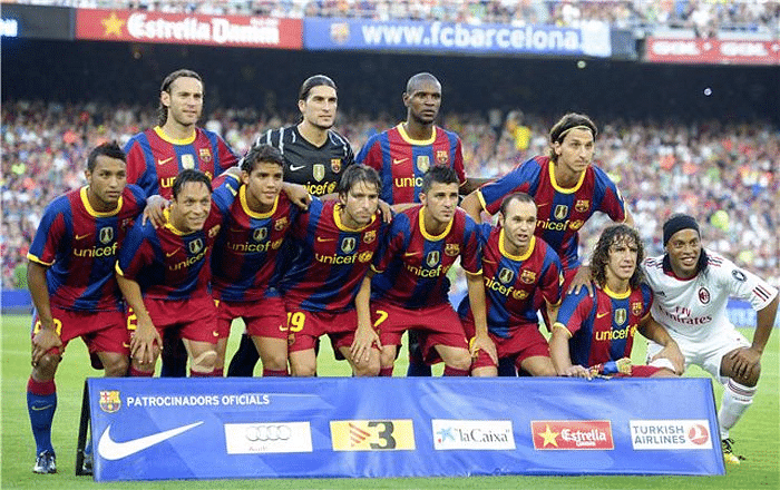 Ronaldinho Invited for Barcelona Team Photo