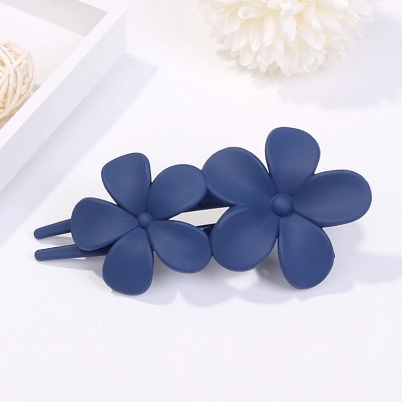 Minimalist Solid Color Flower Plastic Hair Clip