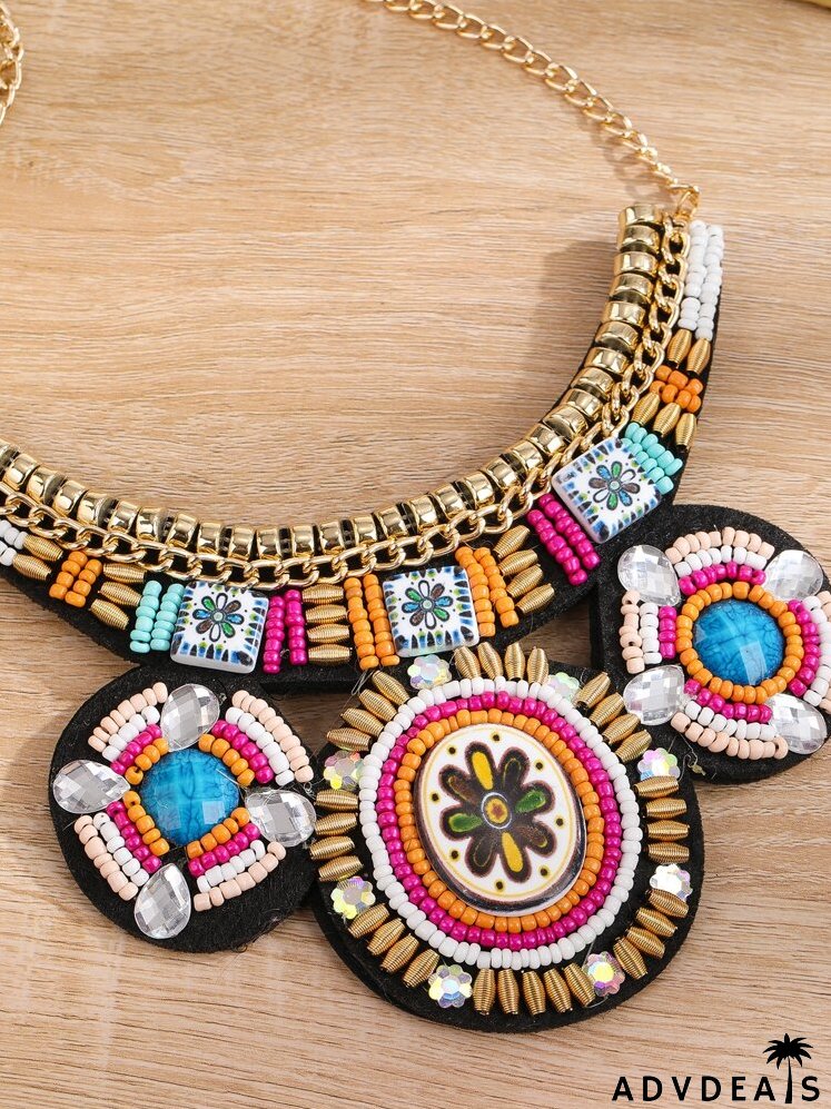 Bead Detail Round Pendant Necklace