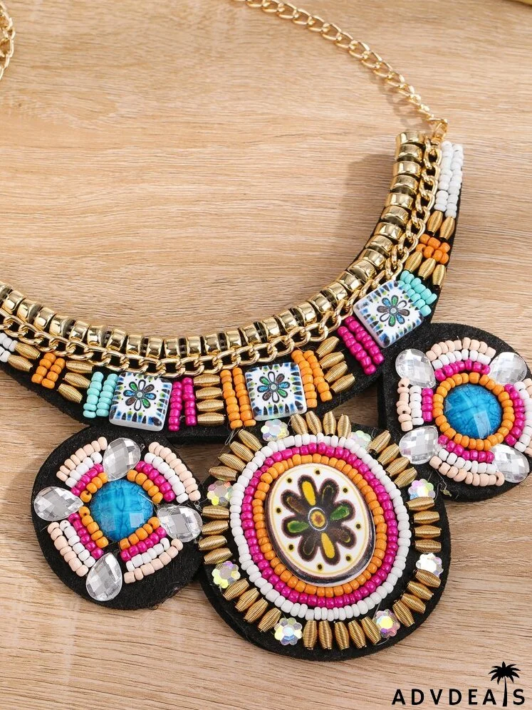 Bead Detail Round Pendant Necklace