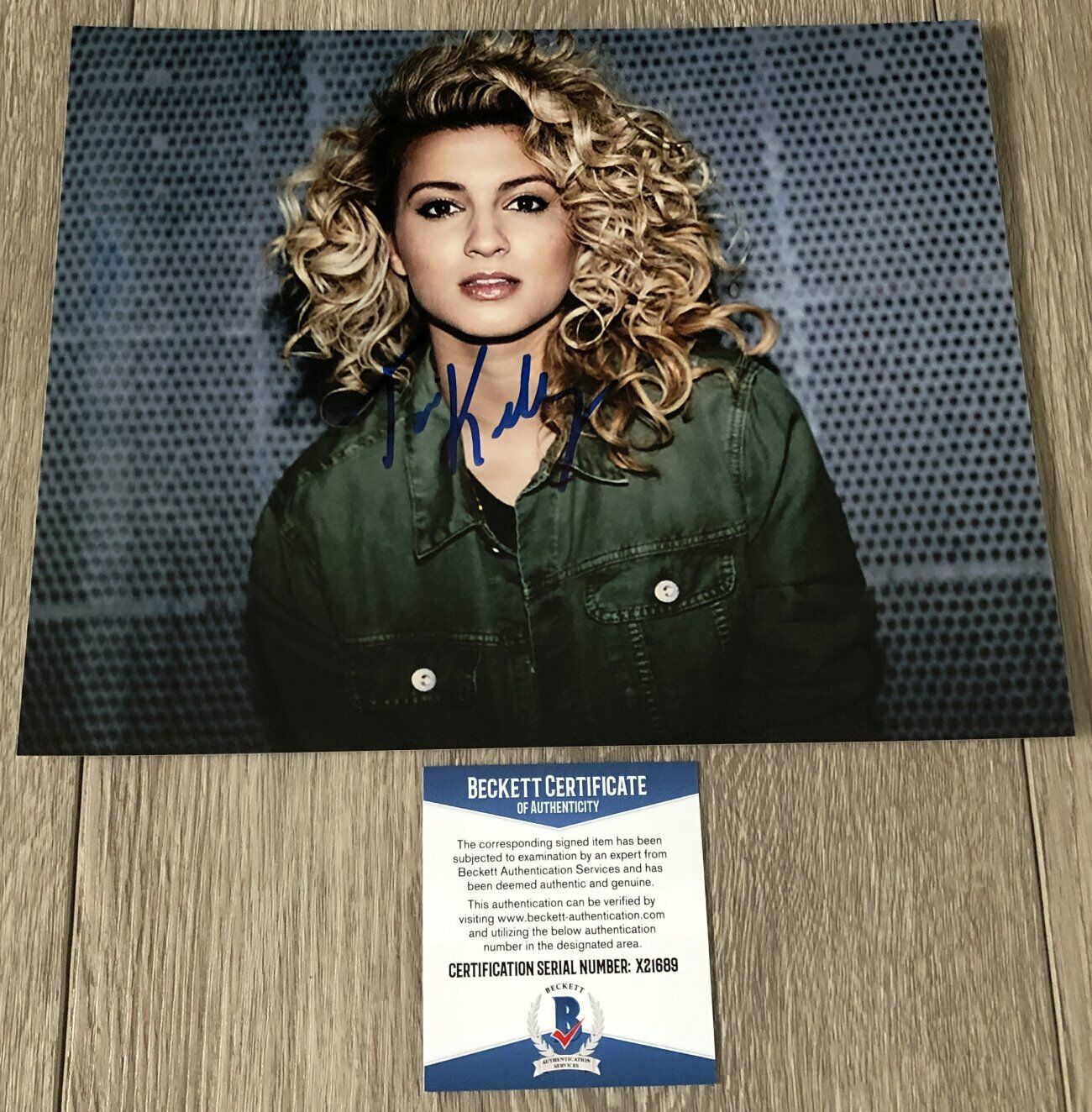 TORI KELLY SIGNED AUTOGRAPH 8x10 Photo Poster painting B w/EXACT VIDEO PROOF & BECKETT BAS COA