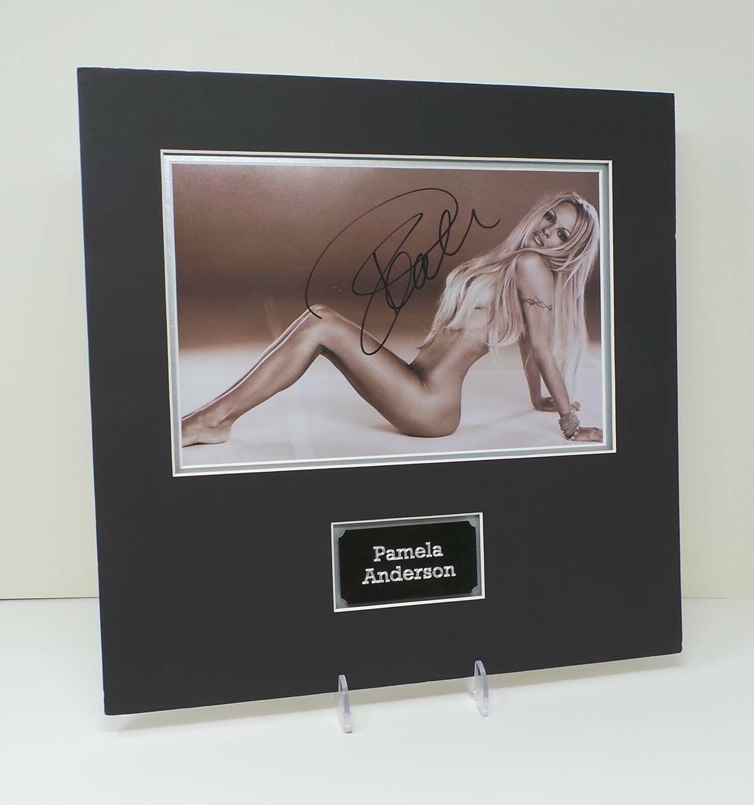 Pamela ANDERSON Sexy Baywatch Model Signed & Mounted 12x8 Photo Poster painting AFTAL RD COA