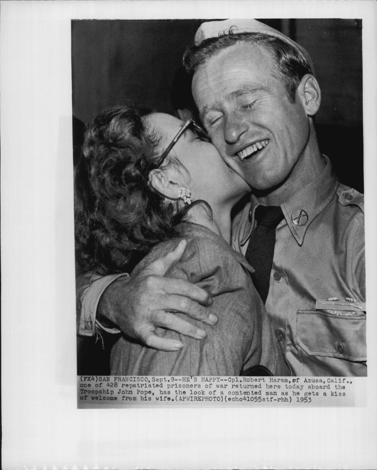 d Prisoner Robert Haram Greeted By Wife 1953 Korea War Press Photo Poster painting