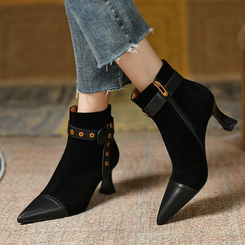 Qengg Autumn Winter Ankle Boots Round Heeled Fashion Short Boots Side Zipper Thick with Metal Decoration Pointed Toe Comfort Boots