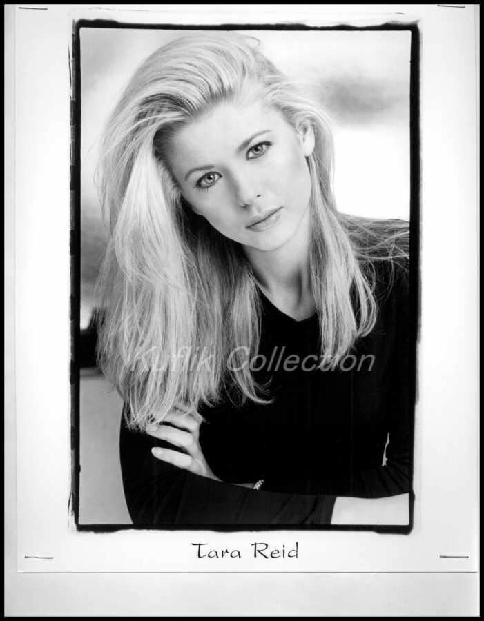 Tara Reid - 8x10 Headshot Photo Poster painting w/ Resume - AMERICAN PIE