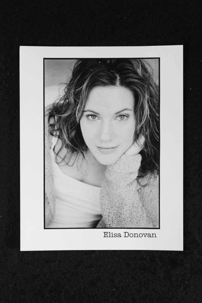 Elisa Donovan - 8x10 Headshot Photo Poster painting - Sabrina