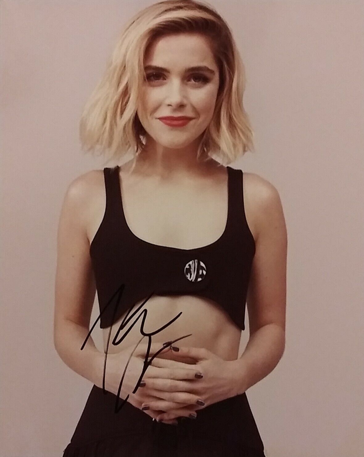 Kiernan shipka signed 8x10